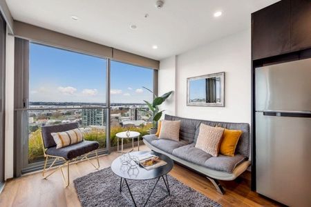 Panoramic City & Harbour Views, 1 Bedroom, 1 Study - Photo 2