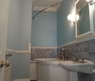 Balmoral Place, Halifax, HX1 - Photo 1