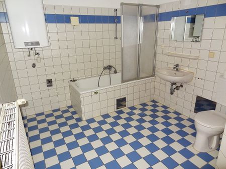 Gemütliche, geräumige und sonnige Mietwohnung mit neuer Küche und Parkplatz …! - Foto 3