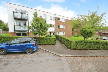 2 bed flat to rent in Valley Road, Uxbridge, UB10 - Photo 5