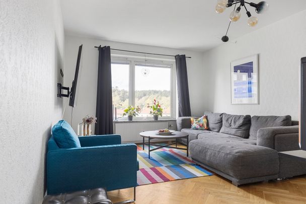 Ljus och välplanerad tvåa med inglasad balkong i Västra Frölunda! - Foto 1