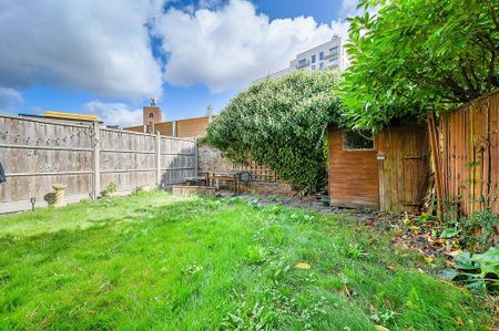 3 bedroom semi-detached house to rent - Photo 2