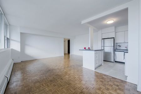 North Shore Towers - Photo 2