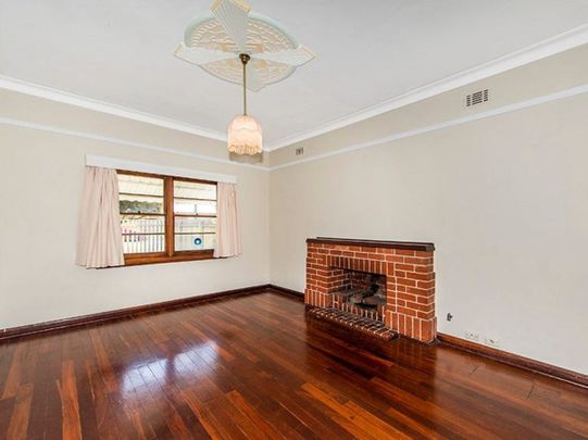 HOUSE IN FABULOUS JOONDANNA LOCATION - Photo 1