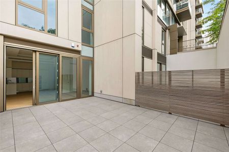 Bright duplex apartment with a terrace in the sought after Lillie Square. - Photo 5