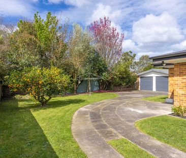 Well Maintained Brick Home - Photo 2