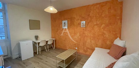 Location Appartement 1 pièce 17m² FONTENAY LE COMTE 85200 - Photo 2