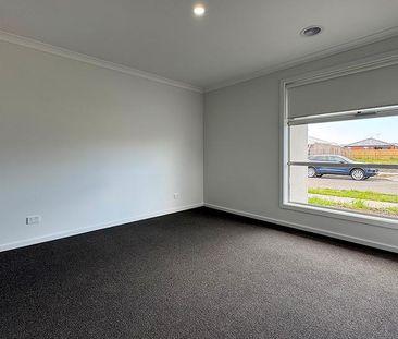 Bright & Spacious Home in Beveridge - Photo 4