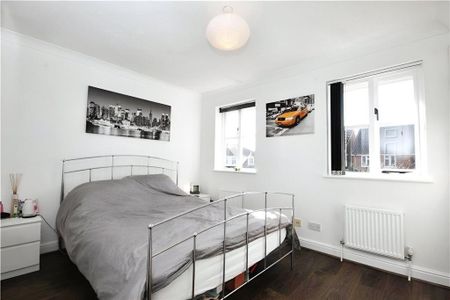 4 bedroom detached house to rent - Photo 4