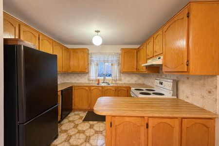 Spacieux appartement de 3 chambres sur deux niveaux, situé au rez-de-chaussée d’un duplex à Pierrefonds. - Photo 2