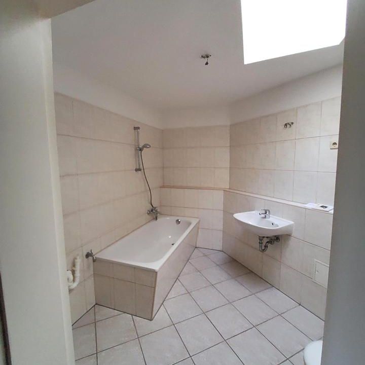 2-Zimmer-Dachgeschosswohnung in ruhiger Lage - Photo 1