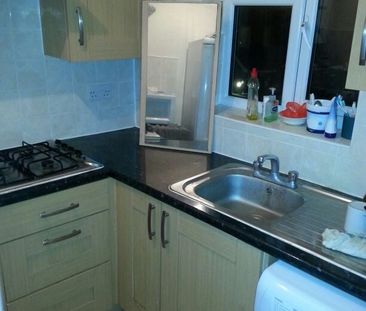 Room in a Shared Flat, Woodside, SE25 - Photo 1