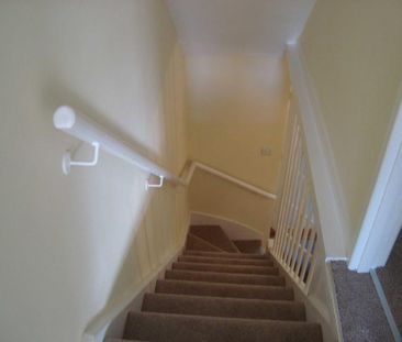 2 bedroom terraced house to rent - Photo 4