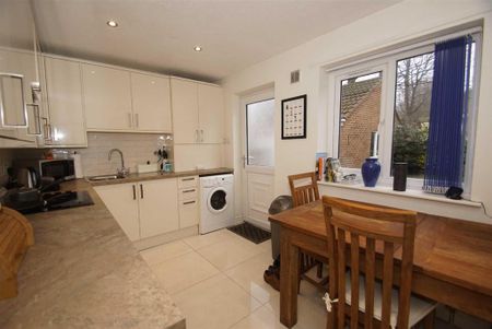 2 bedroom semi-detached house to rent - Photo 4