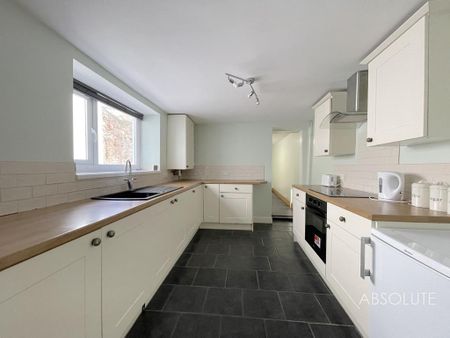 4 bedroom terraced house to rent - Photo 3