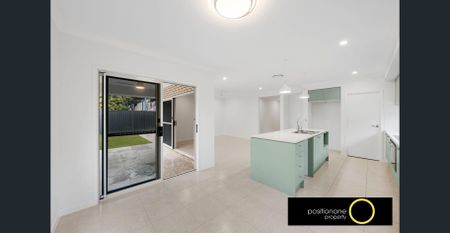 Brand New Family Home with a huge floorplan of 246m2! Only 1.5Km to the Sand of Margate Beach! - Photo 4