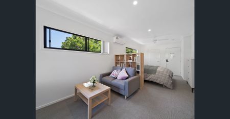 MODERN, FULLY FURNISHED, STUDIO APARTMENT - Photo 3