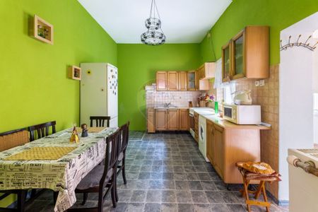 Casă de inchiriat 2 camere, curte intimă – zonă cent... - Fotografie 3