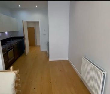 1 Bed Flat, Great West Road, TW8 - Photo 1