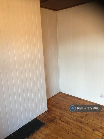 4 bedroom terraced house to rent - Photo 3