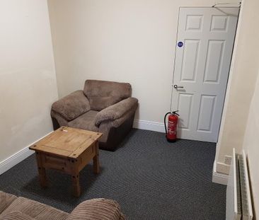 46 Sandhurst Gardens, Belfast, BT9 5AX - Photo 2