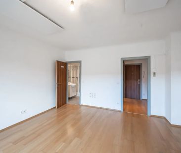 Single-Dachgeschoss-Wohnung mit Terrasse in Bestlage des 9. Bezirks! - Foto 2