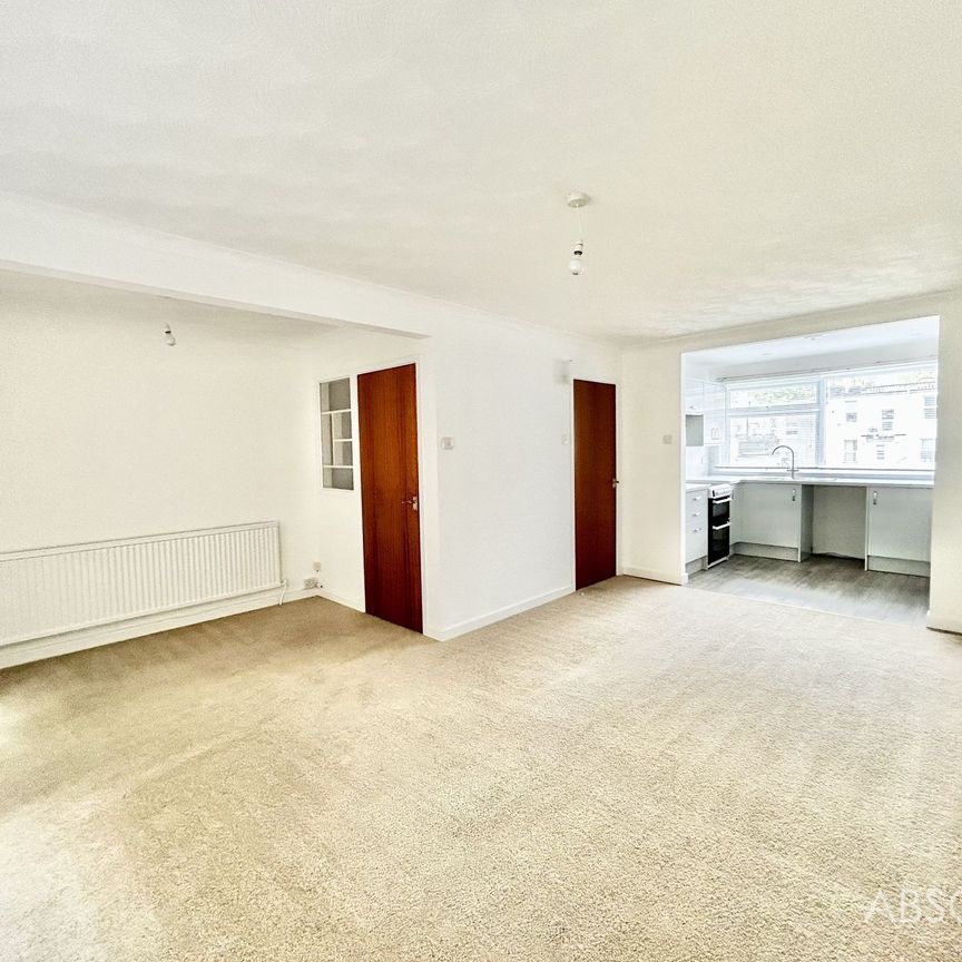 3 bed terraced town house to rent in Lisburne Square, Torquay, TQ1 - Photo 1