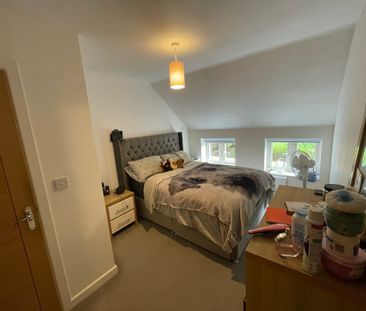 3 bedroom Semi-Detached House to let - Photo 3