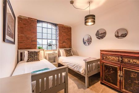 Bourneside Road, Addlestone, Surrey, KT15 - Photo 5