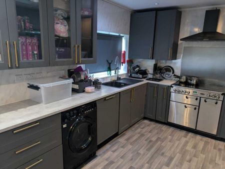 5 bedroom terraced house to rent - Photo 2