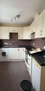 Burford Road, Carterton, OX18 - Photo 3