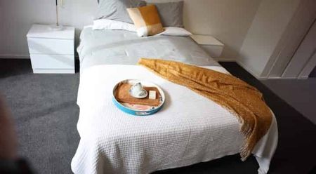 Self Contained Room - Fully Furnished - Close to the Hospital - Photo 3