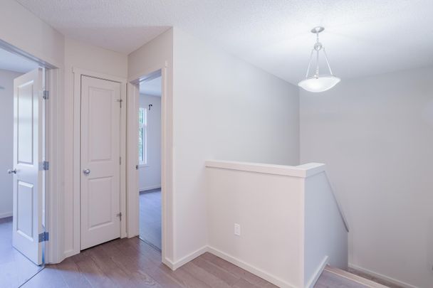 4plex in Modern 3 Bed / 1.5 Bath Suite – Spacious & Bright! - Photo 1