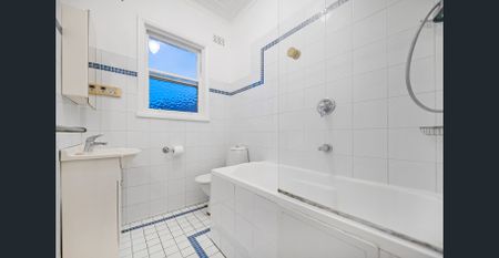 Spacious two bedroom unit - Photo 5