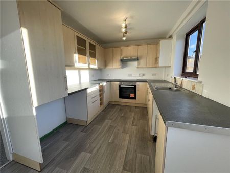 3 bedroom semi-detached house to rent - Photo 4