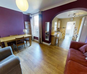 3 bedroom end of terrace house to rent - Photo 1