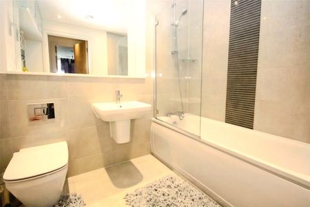 Town Lane, Stanwell, Staines-upon-Thames, Surrey, TW19 7FG - Photo 5