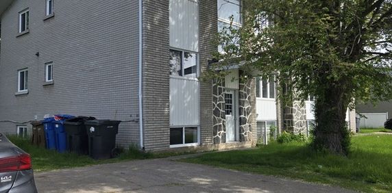 Logement 5 1/2 à Louer (cession De Bail) - Photo 2