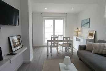 1 bedroom flat with sea and estuary views, in Praia da Barra!