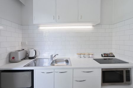 Beautifully Furnished (or Unfurnished) 2-Bedroom Unit – Water & Internet Included - Photo 5