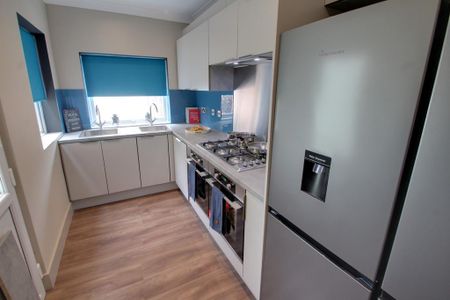 1 bedroom in a house share to rent - Photo 4