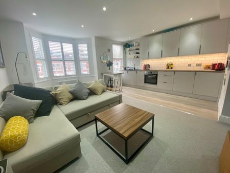 2 Bed Flat, Streatham, SW16 - Photo 4