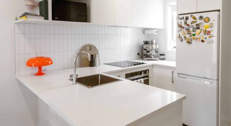 Modern two storey townhouse! - Photo 3