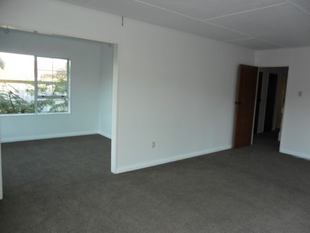 3 Bedroom home in Belmont - Photo 3
