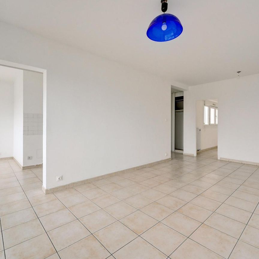 Location Appartement 4 pièces 81m² MARTIGUES 13500 - Photo 1