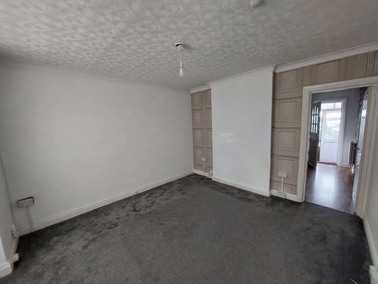 3 Bed Semi-Detached House, Oldroyd Crescent, LS11 - Photo 1