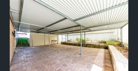 Spacious Family Living in Greenfields! - Photo 5