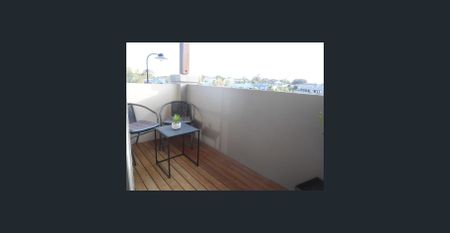3 bedroom house, 10min walk to Carseldine train station - Photo 2
