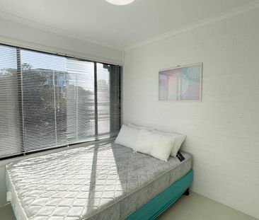 PRICE REDUCED - Stylish Unit Fully Furnished - Photo 5