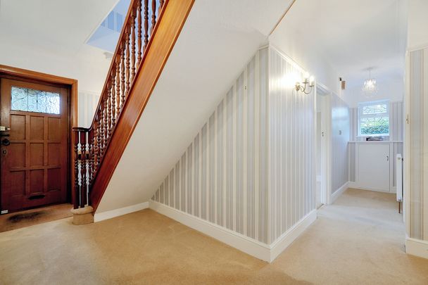 4 bed detached bungalow to rent in Salts Avenue, Loose, ME15 - Photo 1